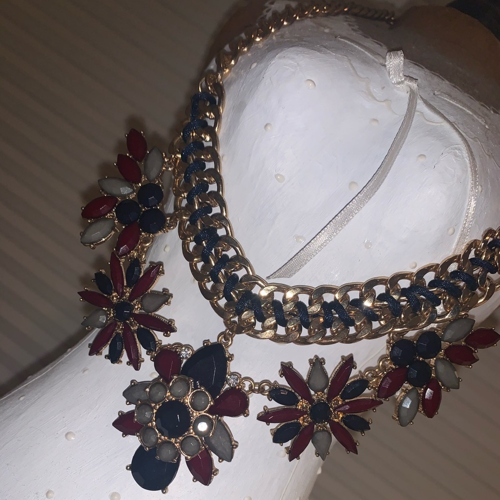 Statement Necklace Perfect Condition - image 1